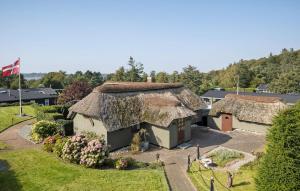 3 Bedroom Stunning Home In Farsø