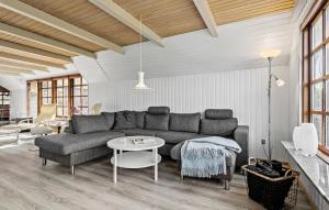 3 Bedroom Stunning Home In Farsø