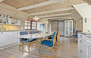 3 Bedroom Stunning Home In Farsø