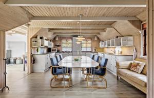 3 Bedroom Stunning Home In Farsø