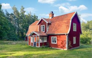 3 Bedroom Lovely Home In Högsby