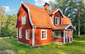 3 Bedroom Lovely Home In Högsby