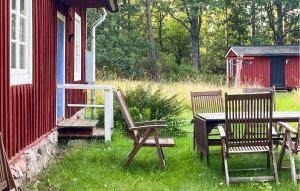 3 Bedroom Lovely Home In Högsby