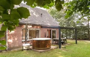 Nice Home In Hoeven With Sauna - Klundert