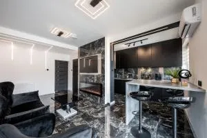 Black Luxury Apartment - Janów