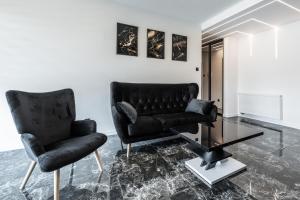 Black Luxury Apartment