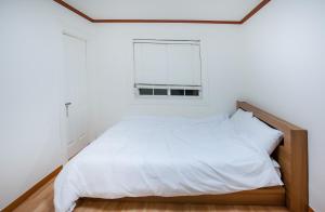 Geoje Phil Painting Pension for One Night and Three Days