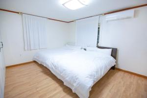 Geoje Phil Painting Pension for One Night and Three Days