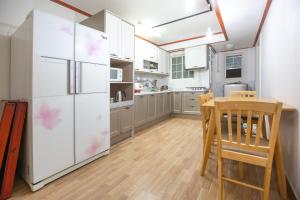 Geoje Phil Painting Pension for One Night and Three Days