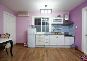 Geoje Phil Painting Pension for One Night and Three Days