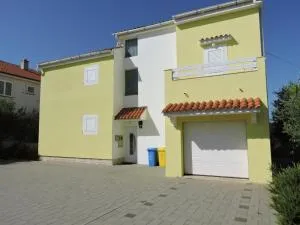 Apartments Ivanov - Novalja