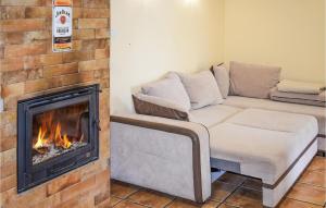 Nice Apartment In Rydzewo With Wifi