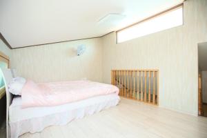 Suncheon Bay Wind Hill House