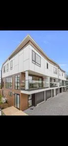 Waverly Place - Two Rooms Apartment - Red Beach