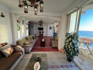 شقه بغرفتي نوم فيو بحر كامل إسكندرية