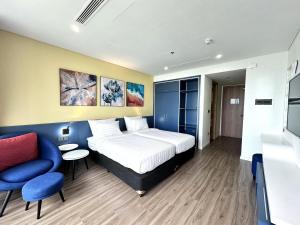 Phòng 2 Giường Đơn Nhìn Ra Biển (Twin Room with Sea View)