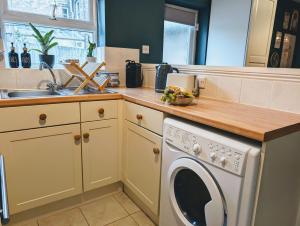 Cosy Peacehaven - Free on site Parking! Pet friendly!