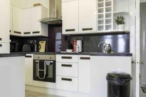 1 BDR Flat By Caledonia Luxe Stays Short Lets & Serviced Accommodation Linlithgow