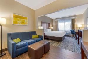 King Suite - Non-Smoking room in Comfort Suites Keeneland