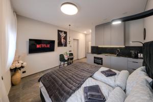 Old Town - Bajor Studios 2 - Self Check-in and Parking