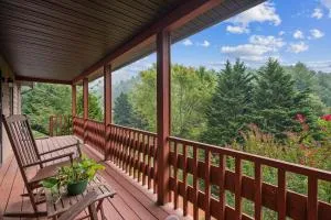 Whispering Pines - Spectacular Views & Hot Tub home - Green Mountain