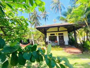 Bungalow với Sân hiên (Bungalow with Patio)