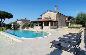 2 Bedroom Beautiful Home In Labinci - Markovac