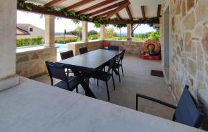 2 Bedroom Beautiful Home In Labinci