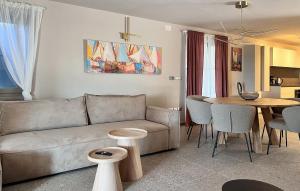 2 Bedroom Beautiful Home In Labinci 
