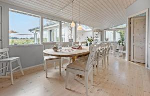 4 Bedroom Nice Home In Gilleleje
