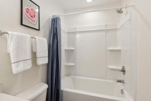 Alto K4 I Cozy & Comfy I Gym I Parking I Pool