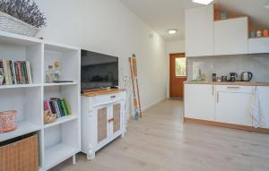 Gorgeous Apartment In Dziwnów With Wifi