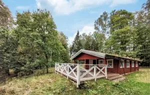 2 Bedroom Cozy Home In Annerstad - Hamneda