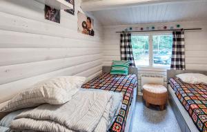 2 Bedroom Cozy Home In Annerstad