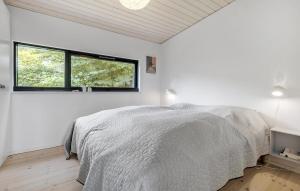 Nice Home In Hornbæk With Wifi