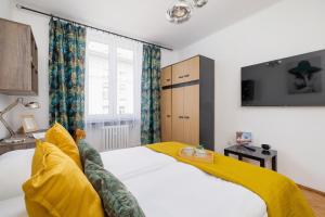 Rodzinny Apartament z dwiema sypialniami niedaleko centrum Krakowa by Noclegi Renters