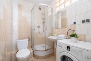 Rodzinny Apartament z dwiema sypialniami niedaleko centrum Krakowa by Noclegi Renters