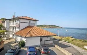 2 Bedroom Lovely Apartment In Allinge - إلينغه