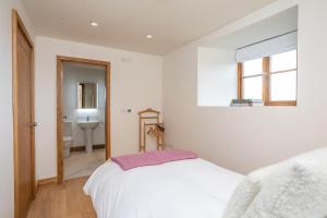 Alder Hill Barn by Birch Stays