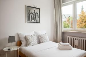 Grand Theatre Cosy Apartment by BookingHost