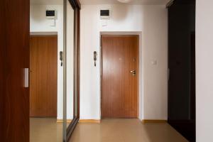 Grand Theatre Cosy Apartment by BookingHost