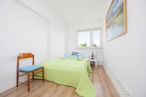 Cosy Apartment with Smart TV by Noclegi Renters