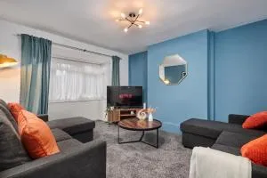 Large home with free parking - 5 mins to St James' - Elswick