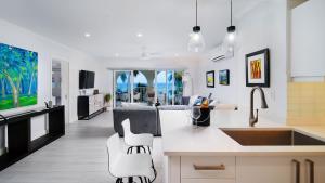 Sapphire Beach 213 apts