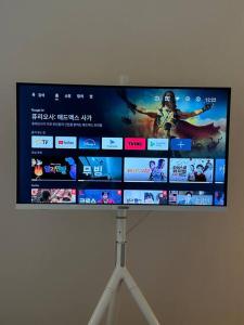 1min to Haengridangil, Entire house, three queen beds, new Suwon Starfield