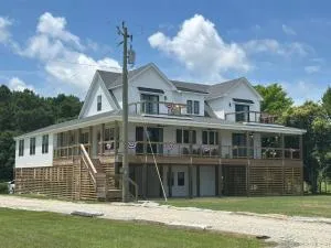 Charming 1-bedroom in-law suite with elevator access and a waterfront view - Corolla