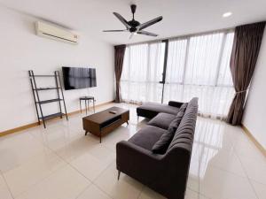 PROMO Connected train 3 Bedrooms - Above Mall 25