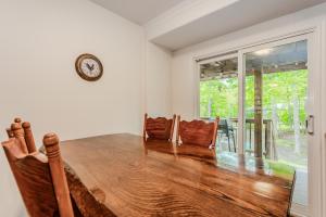 Creek Side Cozy and serene cottage home