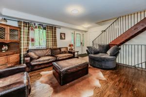 Creek Side Cozy and serene cottage home