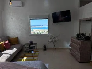 Vue mer-moderne-en plein centre ville - Charf